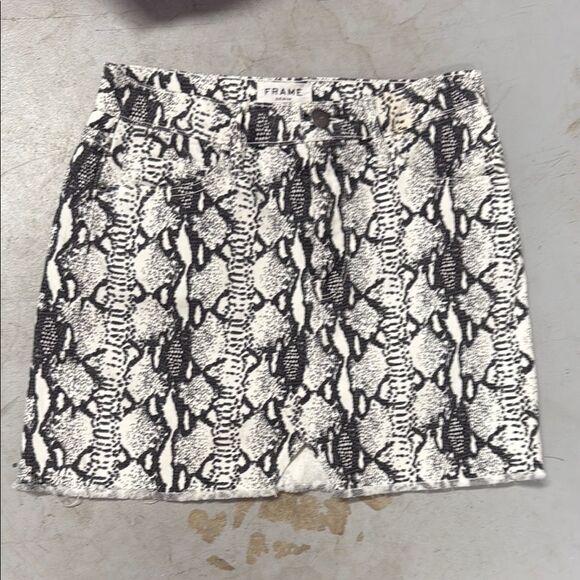 Frame Denim Black and White Python Print Skirt - Size 25 - LIKE NEW - Denim Mini - Picture 1 of 3